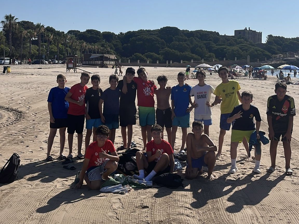 NÀSTIC SUMMER CAMP | El primer dia de campus ha arrencat amb energia i somriures a tot arreu! 😄

🏟️🏖️⚽️ Avui hem gaudit d’activitats al pavelló, a la platja, a la gespa i també a les pistes de pàdel!
Comencem amb ganes una nova edició plena d’esport i diversió! 💪🔥