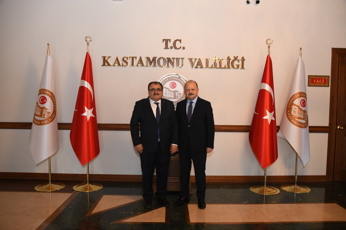 ⚖️ Afyonkarahisar’a tayini çıkan Kastamonu Ağır Ceza Mahkemesi ve Adalet Komisyonu Başkanı Mehmet Keskin, Valimiz Meftun Dallı’yı ziyaret etti.

📌 Valimiz, Keskin’e yeni görevinin hayırlı olmasını diledi.