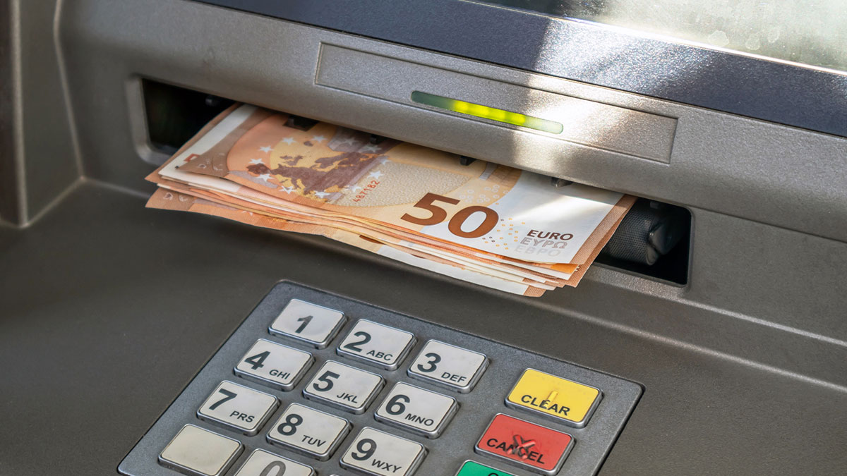 Central Bank of Ireland welcomes new legislation ensuring continued access to cash infrastructure for individuals and SMEs in Ireland. Learn more about our role in Access to Cash: centralbank.ie/financial-syst…