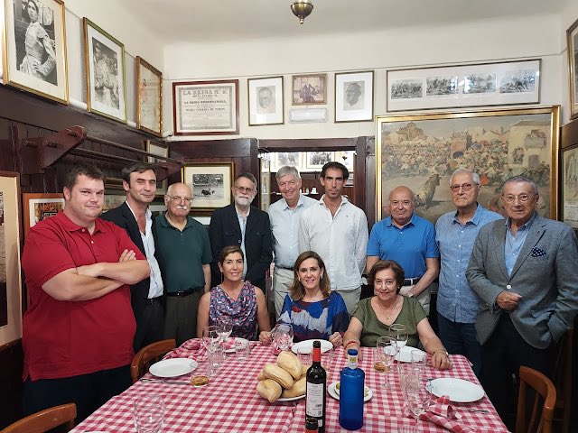 javier (@javiertorear) on Twitter photo <a href="/JimenezFortes/">Saúl Jiménez FORTES</a> en la Tertulia de Jordán:
adiosmadridtoros.blogspot.com/2025/06/en-el-…
C/c <a href="/crodriguezvilla/">Carlos RV</a> <a href="/ademiguelg/">andres de miguel</a> <a href="/TristanLL1/">Tristán LL</a> <a href="/andrewmoore100/">Andrew Moore</a> <a href="/JimenezFortes/">Saúl Jiménez FORTES</a> en la Tertulia de Jordán:
adiosmadridtoros.blogspot.com/2025/06/en-el-…
C/c <a href="/crodriguezvilla/">Carlos RV</a> <a href="/ademiguelg/">andres de miguel</a> <a href="/TristanLL1/">Tristán LL</a> <a href="/andrewmoore100/">Andrew Moore</a>