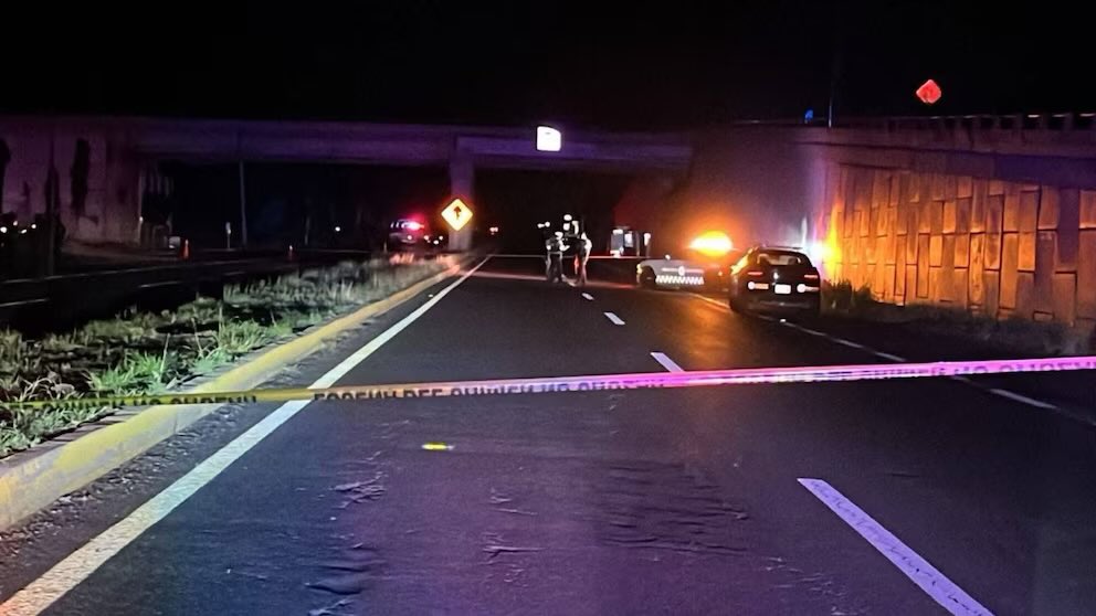 eduardomenoni's tweet photo. 🚨| URGENTE: Los cadáveres de 20 hombres, 5 de ellos DECAPITADOS, fueron localizados en un puente de una carretera de Culiacán en el estado de Sinaloa, informó este lunes la fiscalía local. 🇲🇽 ¡México con la NARCO Presirvienta comunista Claudia Sheinbaum es una BAÑO DE SANGRE! https://t.co/88rcBUC4Dh