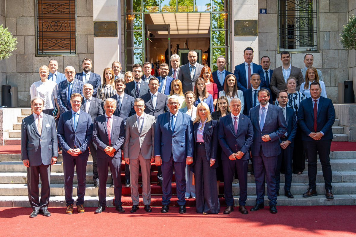 MONTENEGROinEU's tweet image. 💡 What better way to meaningfully celebrate #WorldParliamentDay in @SkupstinaCG, our Parliament, than to invite &amp;amp; engage with our raporteur, shadow raporteurs &amp;amp; other fellow M(E)Ps from @Europarl_EN on the future of #EU enlargement - ‘Future is Now!’ coorg.w. @me4eu 👏🏻
🇲🇪🤝🇪🇺