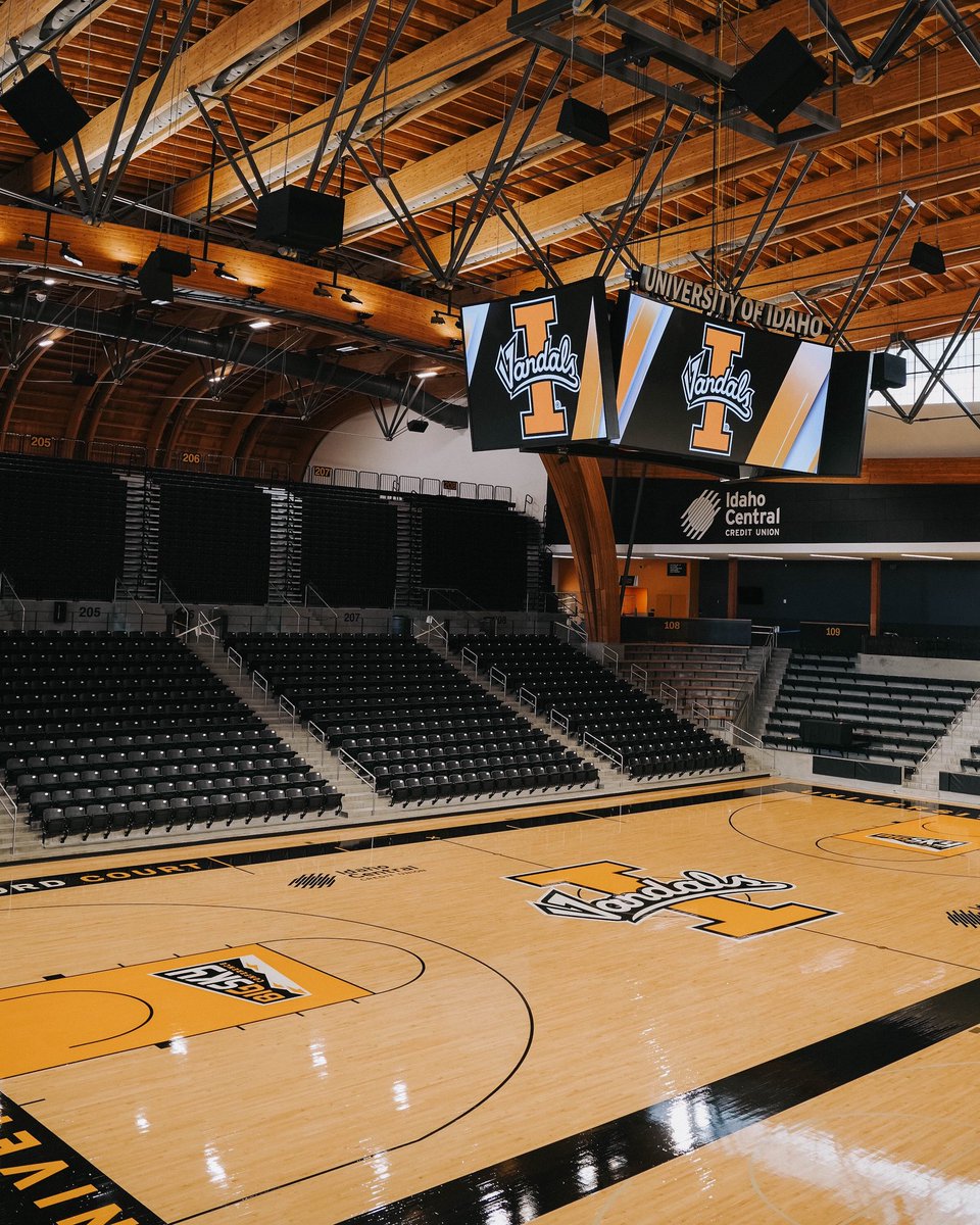 Gonna play every single game in the best facility in the west 🎮