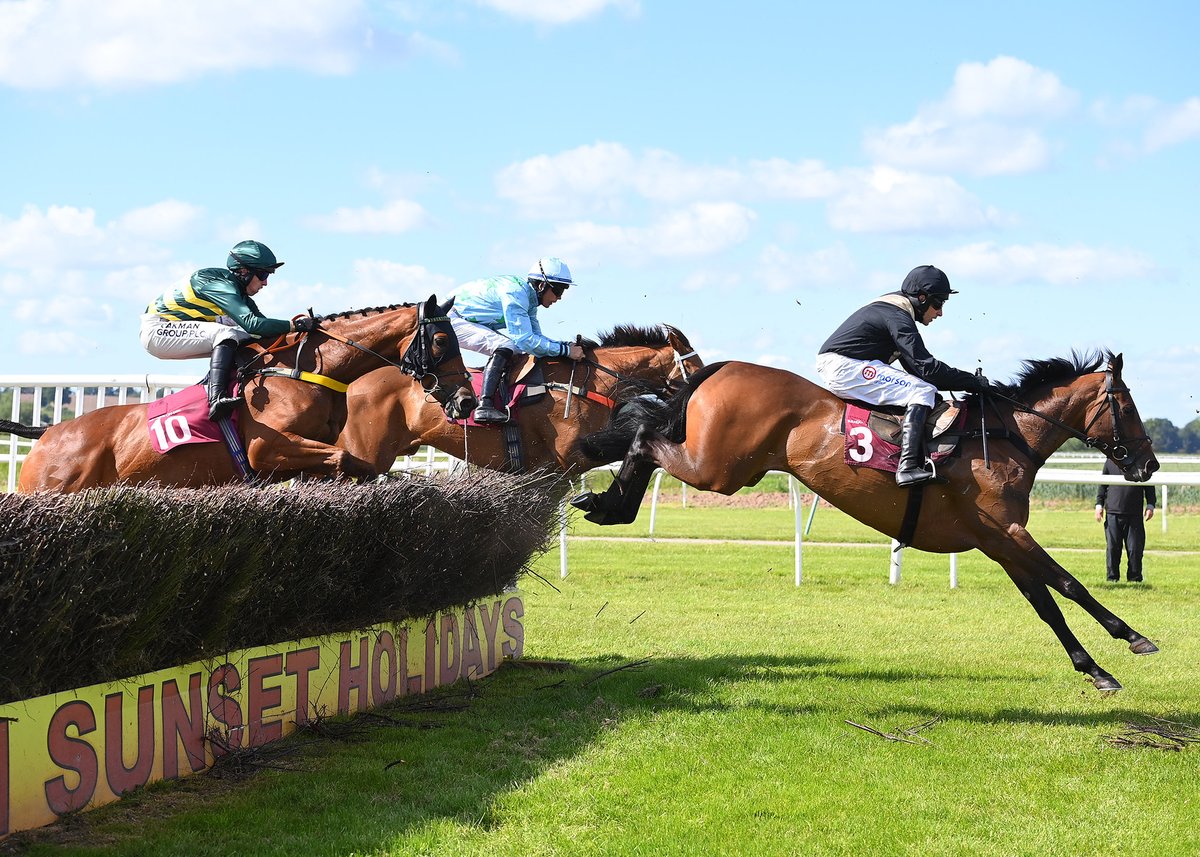 COMING UP AT BANGOR-ON-DEE

🌞 Summer Social Night – Friday 4 July

🍂 The September Meeting – Friday 5 September 

🎃 Halloween Raceday – Monday 27 October 

🎟️ bit.ly/2VwVFL7