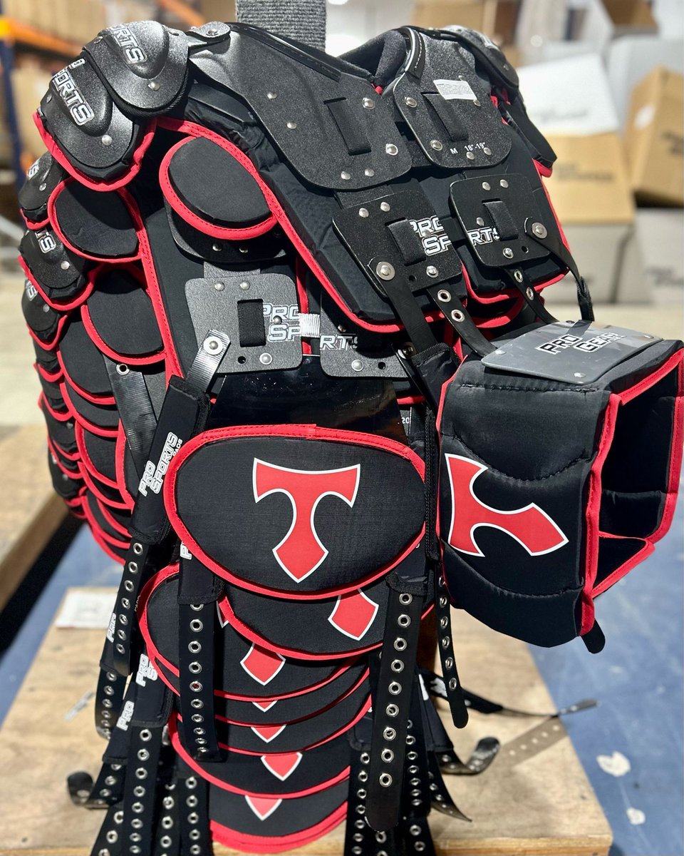 Pro Gear Sports (@progearfb) on Twitter photo Another <a href="/BakersSports/">Baker's Sports</a> team on the board!‼️🏈
Klay Killingsworth got it done for Coach Tyler Aurandt and <a href="/NOHSFootball/">North Oconee Football</a>!
<a href="/KlayK_97/">Klay Killingsworth</a>
<a href="/CoachAurandt/">Tyler Aurandt</a>
<a href="/ProSports_Pads/">ProSportsPads</a>
#KnowTheLogo #MadeInTheUSA #HighSchoolFootball #ShoulderPads #BackPlates #FootballEquipment #TitansFootball #GoTitans Another <a href="/BakersSports/">Baker's Sports</a> team on the board!‼️🏈
Klay Killingsworth got it done for Coach Tyler Aurandt and <a href="/NOHSFootball/">North Oconee Football</a>!
<a href="/KlayK_97/">Klay Killingsworth</a>
<a href="/CoachAurandt/">Tyler Aurandt</a>
<a href="/ProSports_Pads/">ProSportsPads</a>
#KnowTheLogo #MadeInTheUSA #HighSchoolFootball #ShoulderPads #BackPlates #FootballEquipment #TitansFootball #GoTitans