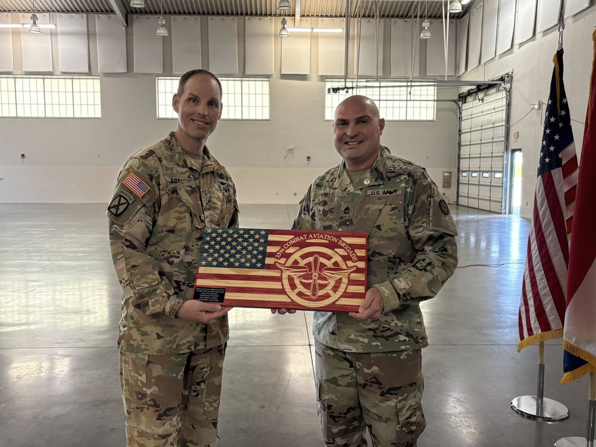 Missouri_NG's tweet image. 🎖️ Congrats to Sgt. 1st Class Seth Pawli of the 35th CAB on his recent retirement after 25 years of service!
A proven leader, mentor & team player—Pawli made a lasting impact across trainings, deployments & more.
Thank you for your dedication to the #MoGuard!
#MilitaryExcellence
