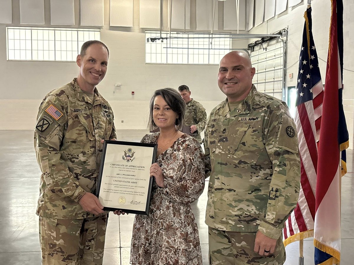 Missouri_NG's tweet image. 🎖️ Congrats to Sgt. 1st Class Seth Pawli of the 35th CAB on his recent retirement after 25 years of service!
A proven leader, mentor & team player—Pawli made a lasting impact across trainings, deployments & more.
Thank you for your dedication to the #MoGuard!
#MilitaryExcellence