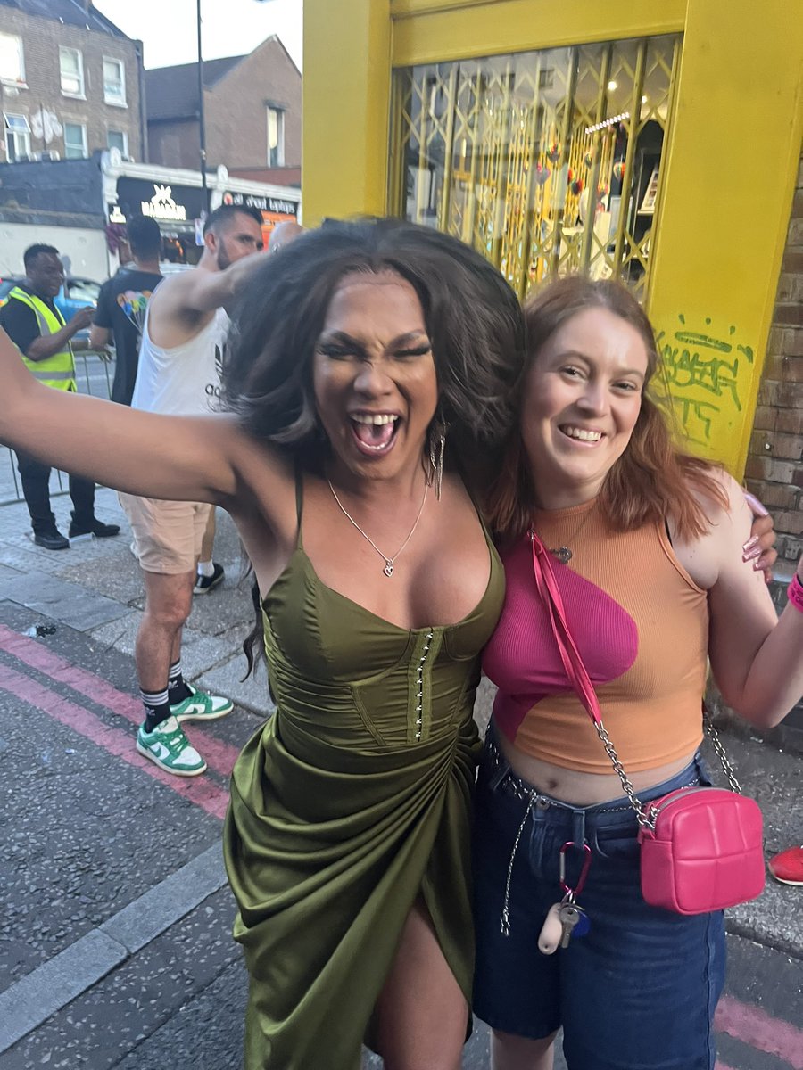 laurahod19's tweet image. Mama, are you gonna be a lesbian tonight? @Tiara_Skye_