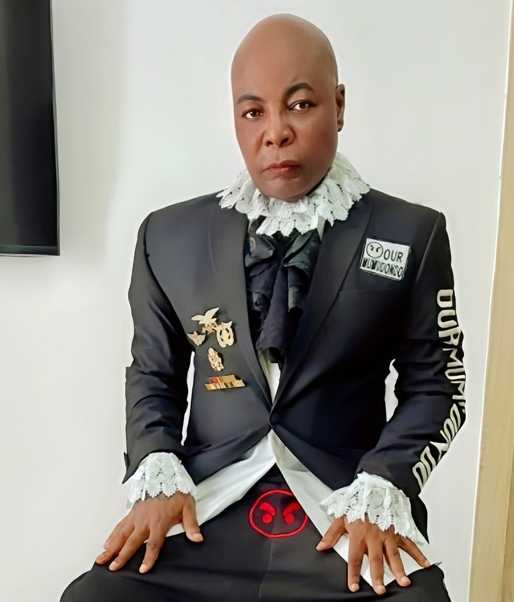 I see say my youthfulness dey wonder some people, na so some go dey even yab me. "Tinubu senior brother" "Dis man no wan old"
I go dey ask myself, is it a sin to age gracefully.
My today is more gentle dan my yesteryears and yesterday's. 

As we grow older, something changes