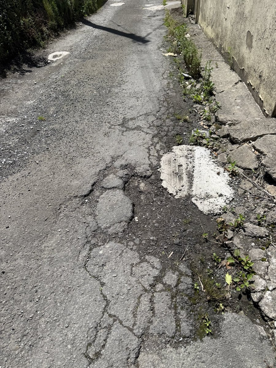 OwainClatworthy's tweet image. Busy day supporting local &amp;amp; sorting ward issues ✅

Brilliant to see Evan’s Classics open, Wishing them every success! 🚗

Quick stop at Pyle Garden Centre to chat with residents 💪

#WorkingForYou #Pyle #KenfigHill #CefnCribwr