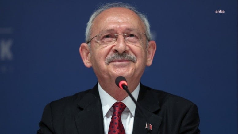 Mahkeme kararıyla, 
silahşör yaptılar adamı!
Artık kanun namına teslim alacak...
#KılıcdaroğlunaElestirim