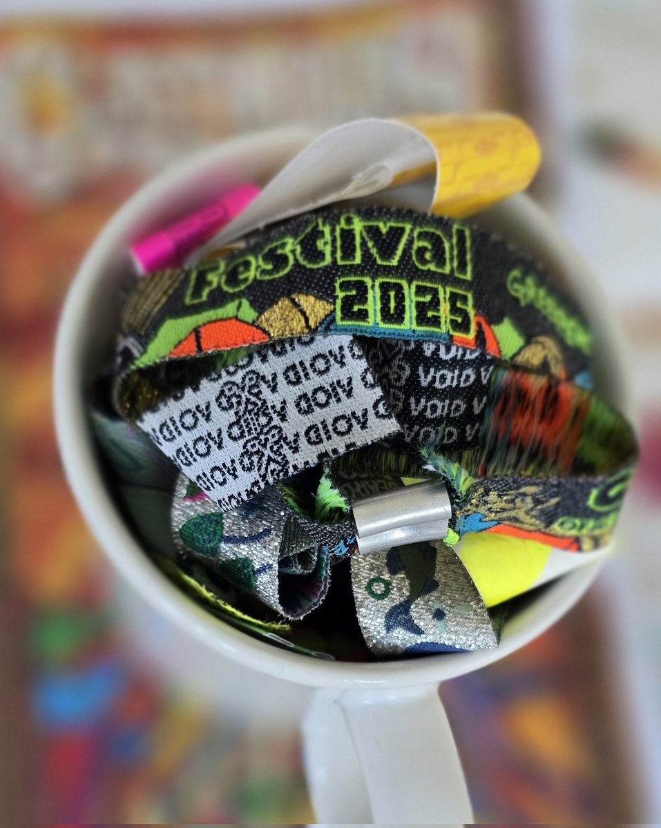 TheGlastoThingy's tweet photo. Another Glastonbury under the belt and another wristband for the cup.

I hope everyone that went had a great time and those watching at home enjoyed it, too.

Best place in the world.

#Glastonbury https://t.co/76OjlLlUAn