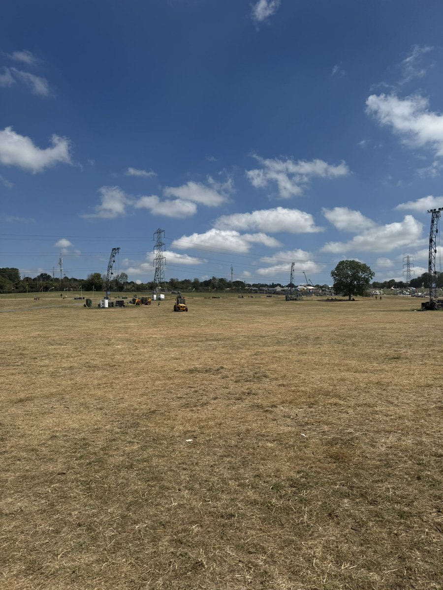The BIGGEST appreciation to the Glasto litter pickers. Just look at the pyramid field this morning! ❤️ #Glastonbury