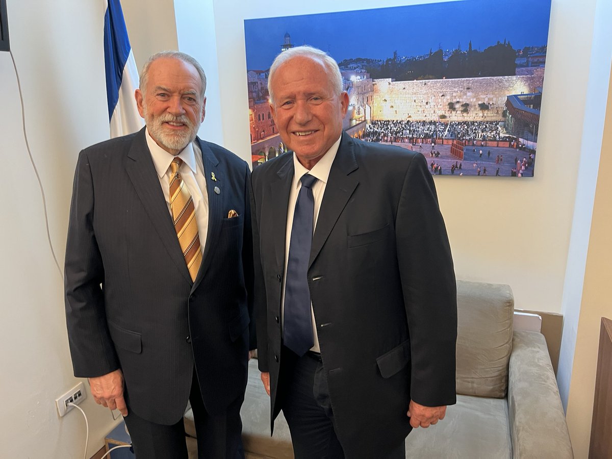 avidichter's tweet image. I met with @USAmbIsrael to discuss strengthening Israel’s food security.
I shared with the Ambassador Israel’s long-term vision for Israeli agriculture, especially in the Gaza Envelope and northern communities that were hit hard by the war, and whose agriculture is now…