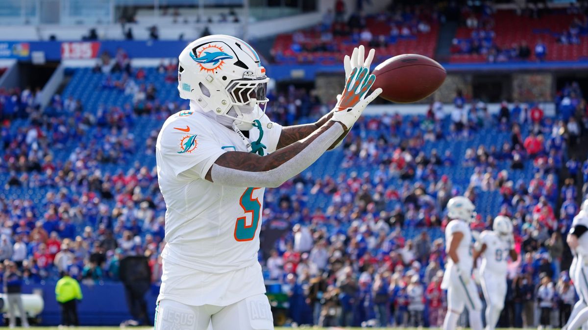 Dolphins send Jalen Ramsey, Jonnu Smith to Steelers in blockbuster trade touchdownwire.usatoday.com/story/sports/n…
