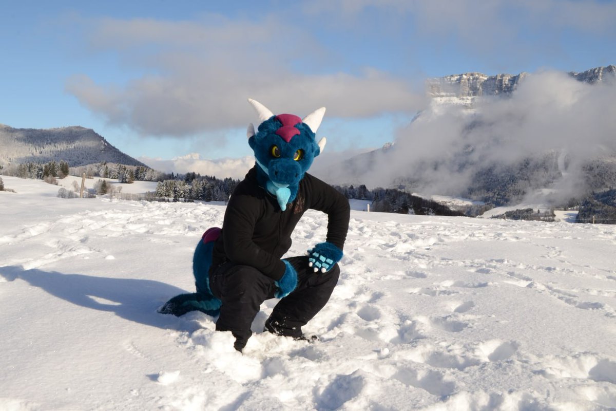 sopranotoco's tweet photo. 'Cause it's a little too hot today, have some snow !

📷: @CaptainPiolet 
✂️: @Tiwoof https://t.co/dWtWrP5JZI