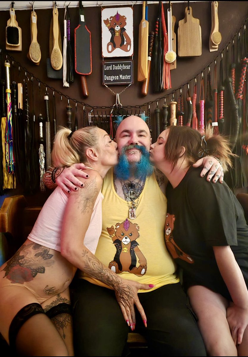 Monday Funday Parties (@mondayfunparty) on Twitter photo That’s is one very happy dungeon master!
Today’s party was HOT & SEXY… come and join this evening and see what happens 😜 7-10pm
<a href="/BangingBadArse/">BadArseDaisy</a> <a href="/BelleRReynolds/">𝓑𝓮𝓵𝓵𝓮 𝓡𝓮𝔂𝓷𝓸𝓵𝓭𝓼 💜</a> That’s is one very happy dungeon master!
Today’s party was HOT & SEXY… come and join this evening and see what happens 😜 7-10pm
<a href="/BangingBadArse/">BadArseDaisy</a> <a href="/BelleRReynolds/">𝓑𝓮𝓵𝓵𝓮 𝓡𝓮𝔂𝓷𝓸𝓵𝓭𝓼 💜</a>