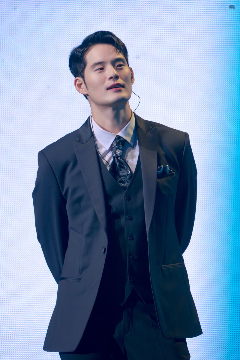 zhk0_zhk0_'s tweet image. 𝟐𝟎𝟐𝟓 𝐏𝐀𝐋𝐌𝐓𝐑𝐄𝐄 𝐈𝐒𝐋𝐀𝐍𝐃 𝟑𝐫𝐝 𝐆𝐀𝐋𝐀 𝐂𝐎𝐍𝐂𝐄𝐑𝐓🌴

20250628 팜트리 중콘
#서경수 

미남이신 거 진짜 축하드려요..