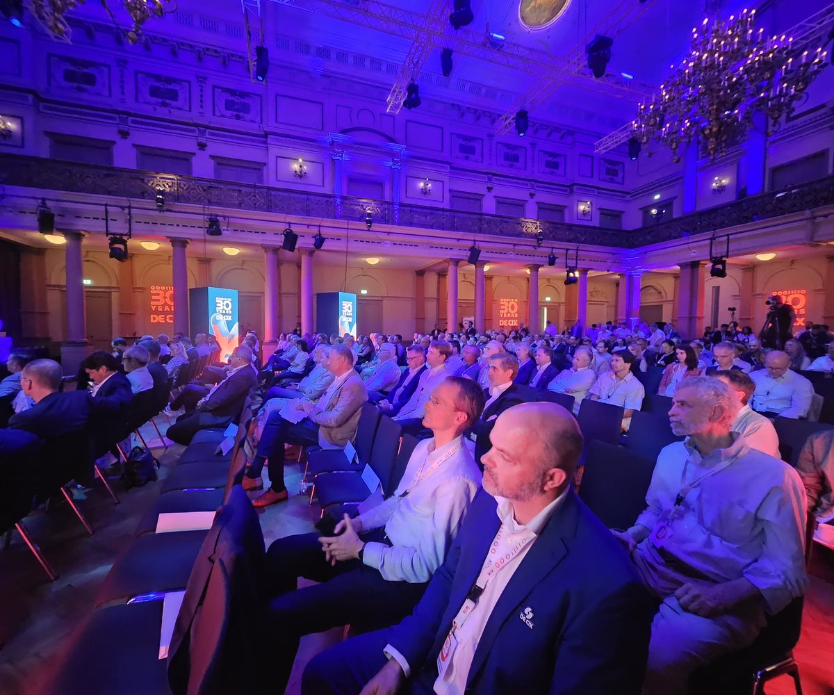 InterGlobix's tweet image. From Digital Capitals to Economic Powerhouses.
At the DE-CIX 30th Anniversary Summit, the spotlight turned to Frankfurt not just as a physical location, but as a symbol of global digital ambition.
Serge Radovcic of Dstream Group presented new insights from a groundbreaking…