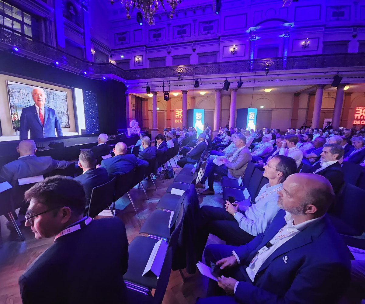 InterGlobix's tweet image. From Digital Capitals to Economic Powerhouses.
At the DE-CIX 30th Anniversary Summit, the spotlight turned to Frankfurt not just as a physical location, but as a symbol of global digital ambition.
Serge Radovcic of Dstream Group presented new insights from a groundbreaking…