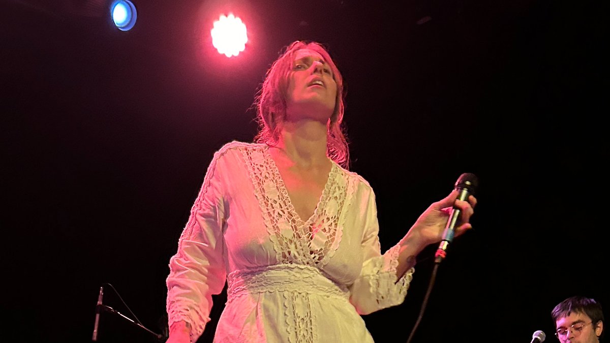 EmulsionPod's tweet image. Scenes from U.S. Girls' incredible performance at the Bowery Ballroom.
Listen to her discuss a life in movies on the new episode of Emulsion: thefilmstage.com/emulsion-episo…