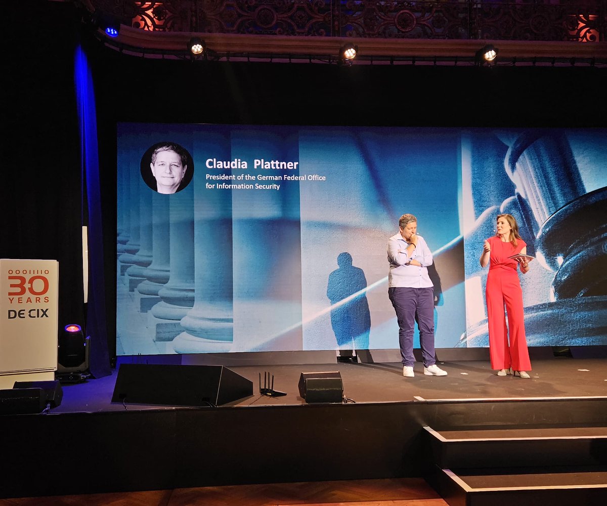 InterGlobix's tweet image. A Glimpse into the Future of Global Connectivity.
At the DE-CIX 30th Anniversary Summit, thought leaders from across the world converged in Frankfurt to explore the evolving fabric of interconnection.
From lightning talks spotlighting regional breakthroughs to strategic…