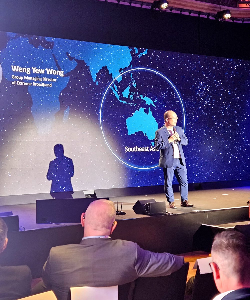 InterGlobix's tweet image. Continuing our coverage
A Glimpse into the Future of Global Connectivity.
At the DE-CIX 30th Anniversary Summit, thought leaders from across the world converged in Frankfurt to explore the evolving fabric of interconnection.
From lightning talks spotlighting regional…