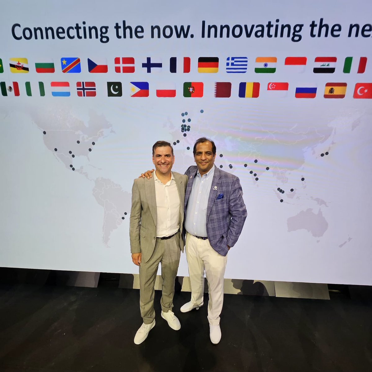 InterGlobix's tweet image. As the DE-CIX 30th Anniversary Summit drew to a close,
The evening reception brought together industry pioneers and visionaries for a moment of celebration and reflection.
Personal addresses by Prof. Dr. Kristina Sinemus and Internet legend Vint Cerf reminded everyone of the…