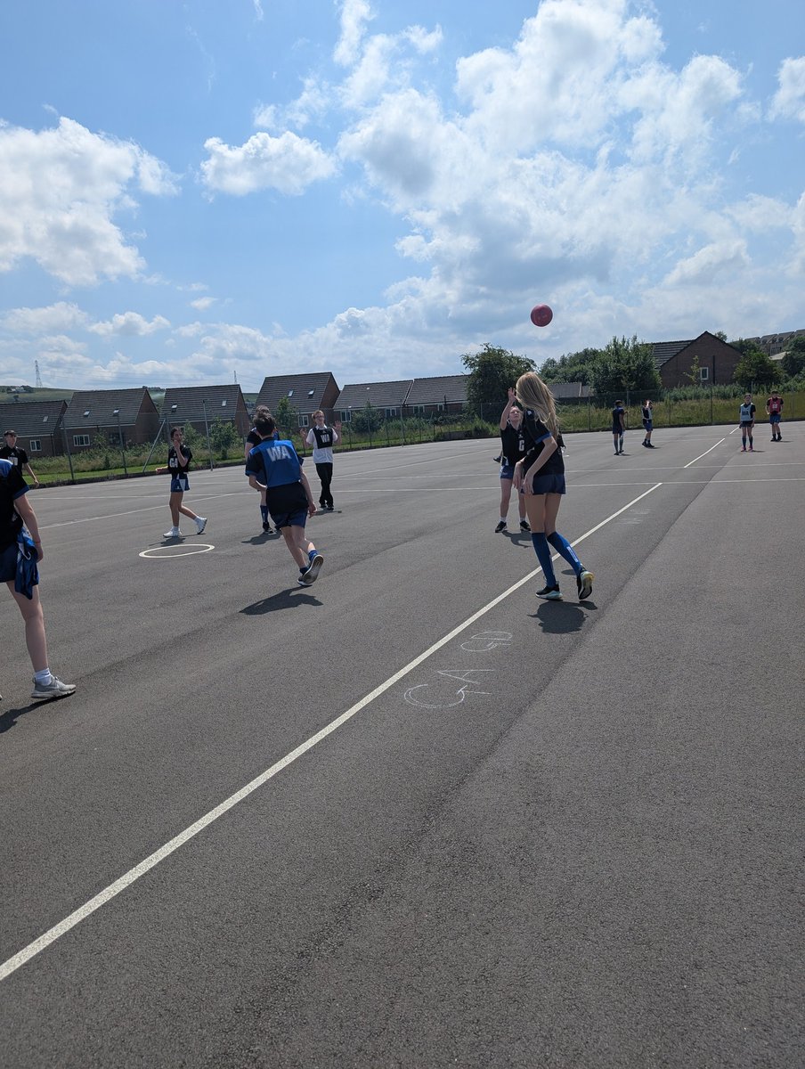 WCHS_PE's tweet image. Yr 9️⃣/🔟 Sports Day

Great afternoon in the sun 🌞 

Students were either involved in an Orienteering 🧭, Netball 🏐, Athletics 🎽 or Football ⚽ competition. 

Winners announced for the Form PP 🥇🥈🥉