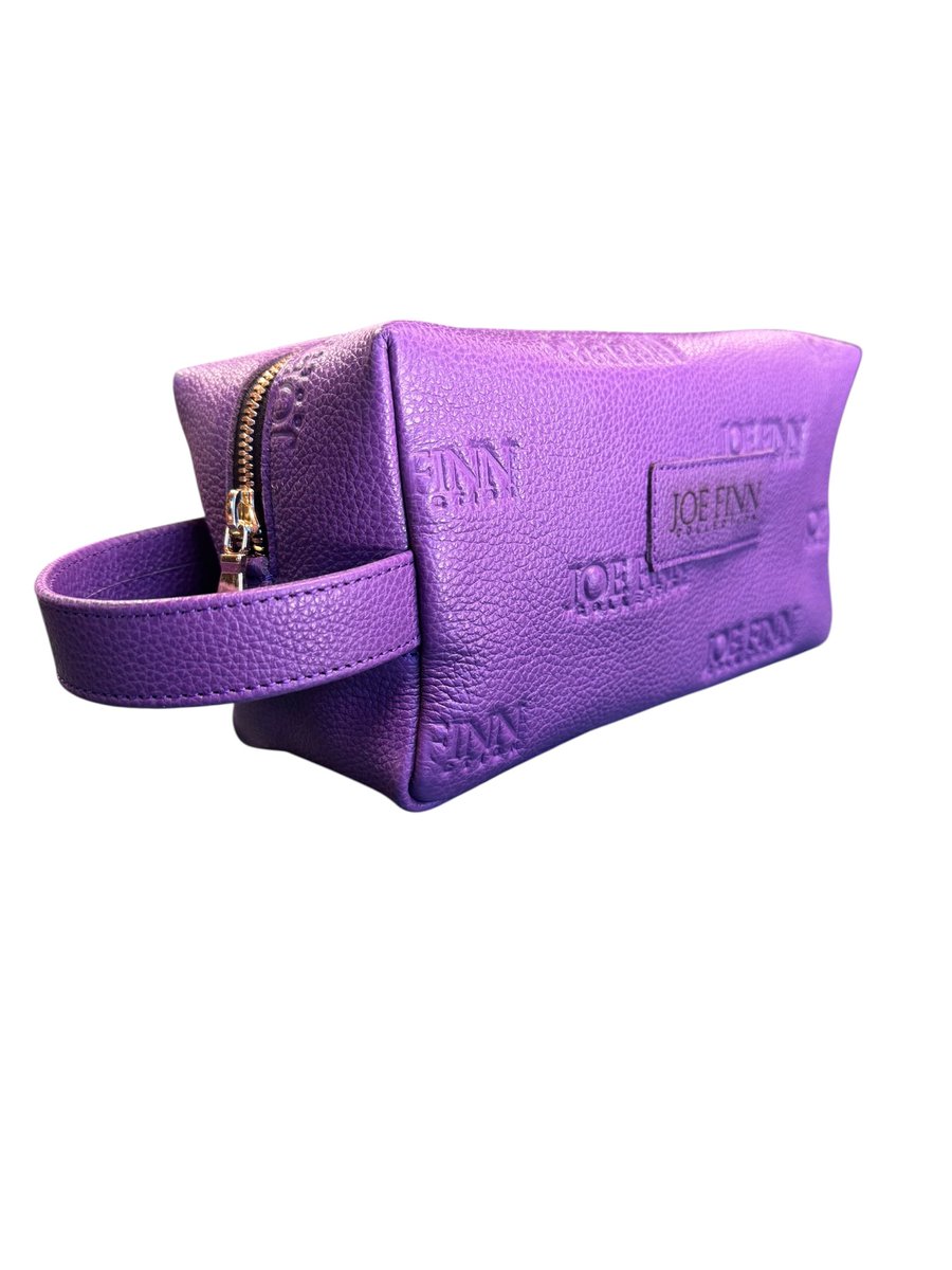 fabrishmfg's tweet photo. Debossed leather toiletry bag #leather #toiletrybag https://t.co/3k7uUTTb9c