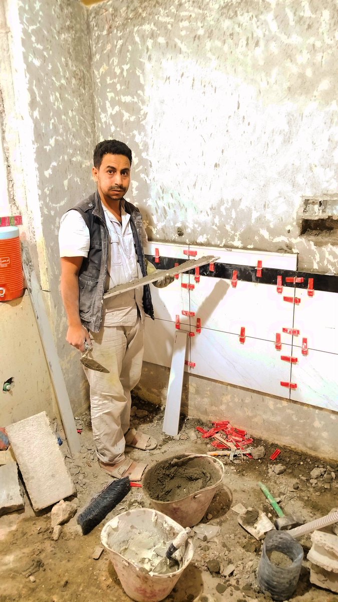 "إلى متابعيني الأعزاء، أنا أكتب لكم من ميدان العمل والكفاح، حيث نبذل قصارى جهدنا لصنع كل شيء جميل من أجل رضاكم وسعادتكم وراحة بالكم. أتمنى أن نكون عند حسن ظنكم، وأن نلبي توقعاتكم. شكرًا لكم على دعمكم ومشاركتكم، دمتم بخير"
أبو كنعان العميسي للمقاولات العامه
776919048