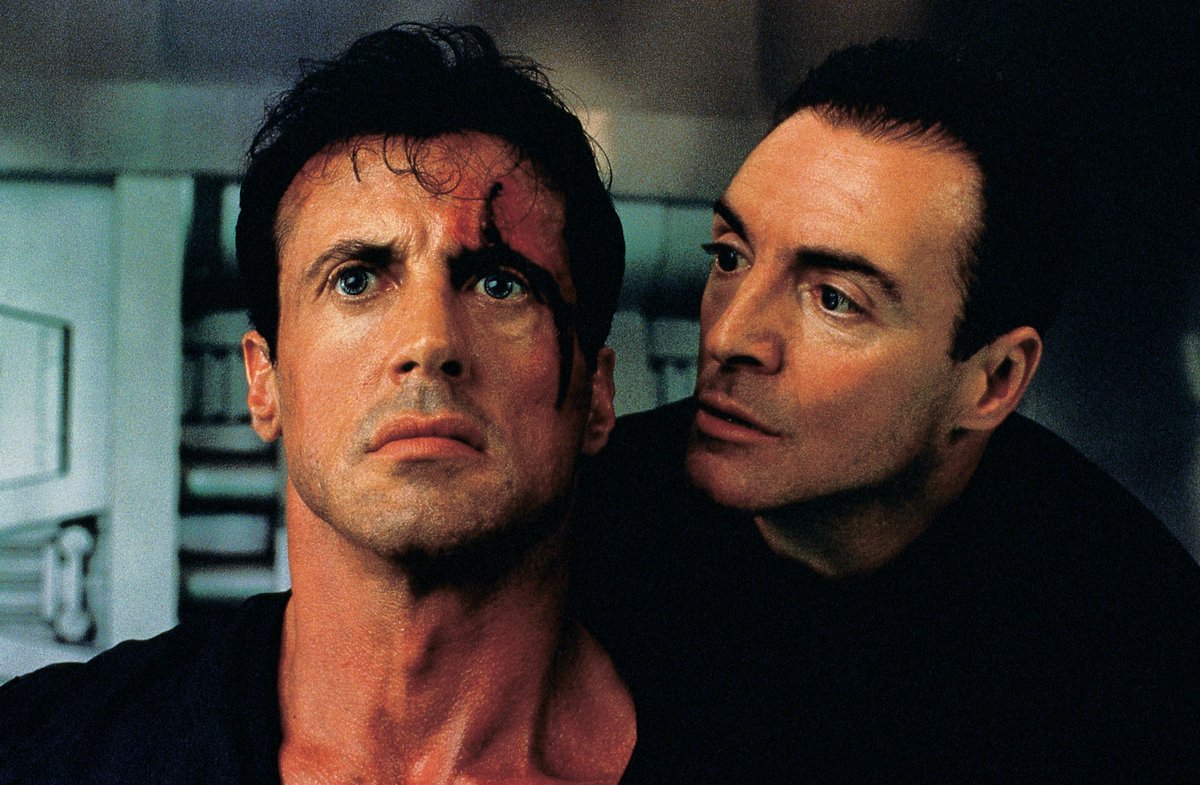 It's been 30 years of Sly Stallone as the iconic law enforcer! 🚨 👊 

Get in on the 90s blockbuster fun with Judge Dredd (1995) at 9pm ET. hollywoodsuite.ca/schedule