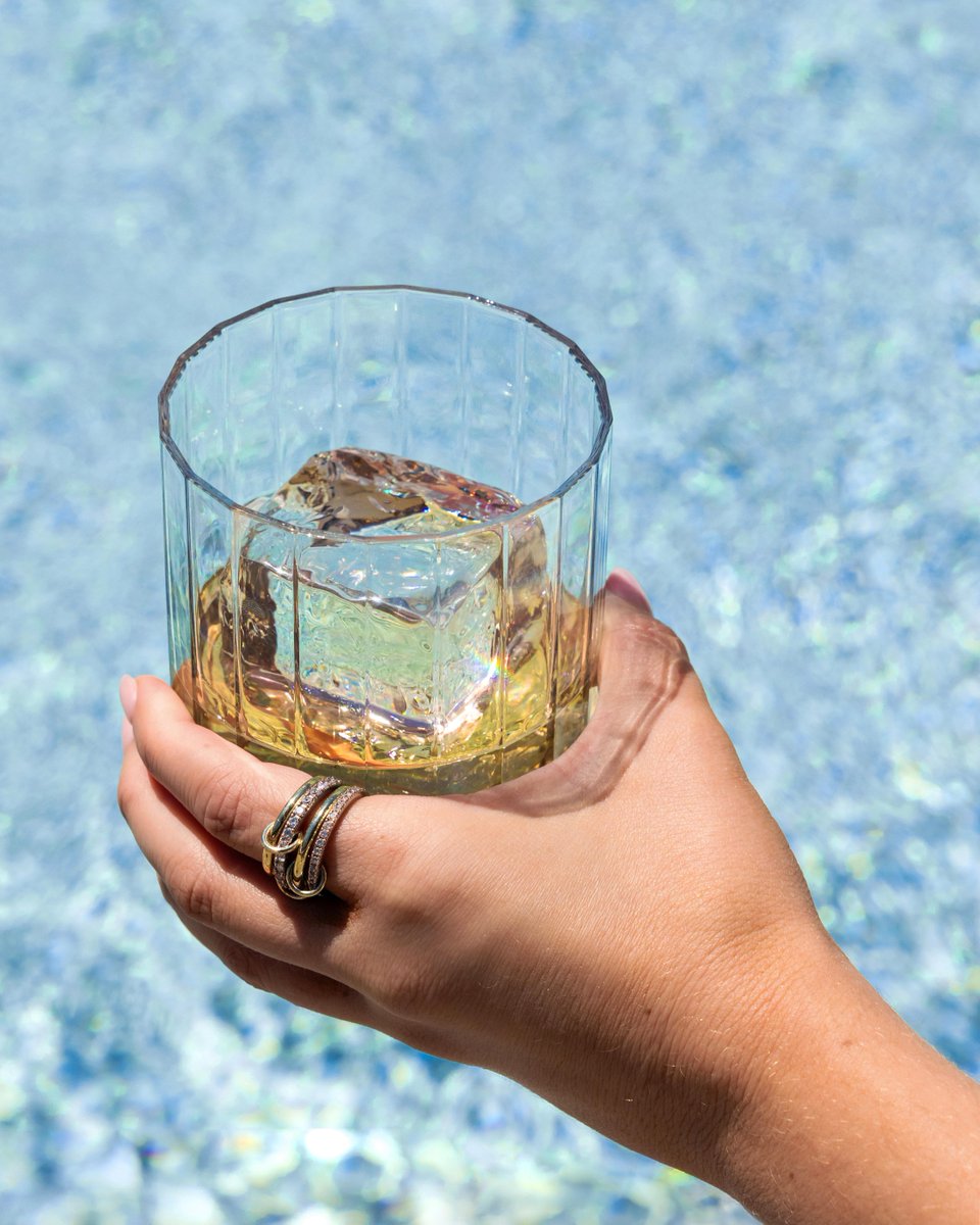 Crafted to catch the light. Cincoro Reposado, made for summer moments worth remembering.

#CincoroTequila #ReachForGreatness #SippingTequila #Summer
