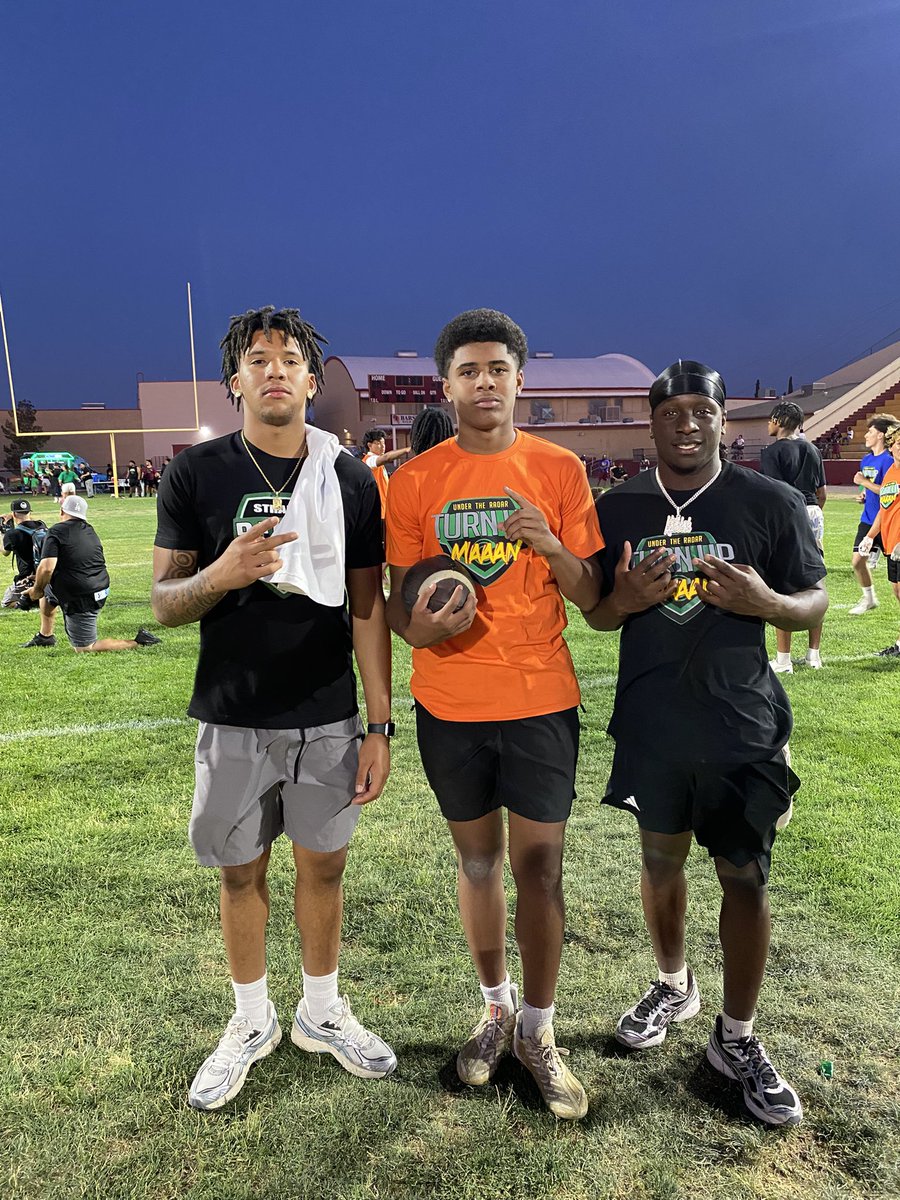 JarvisJr_3's tweet photo. Thank you @_UnderTheRadar_ for coming down to Barstow to give the High Desert athletes a opportunity to display our talents. Had a good time competing and putting in some work . #TurnUpMan 
@CoachWeev_Goat @Coach_Geechie @Coach_Clay7 @BarstowFTBL @LamasonW @keithh3k_ @GregBiggins @QBHitList @sixstarfootball @PGregorian @adamgorney @PrepRedzoneCA