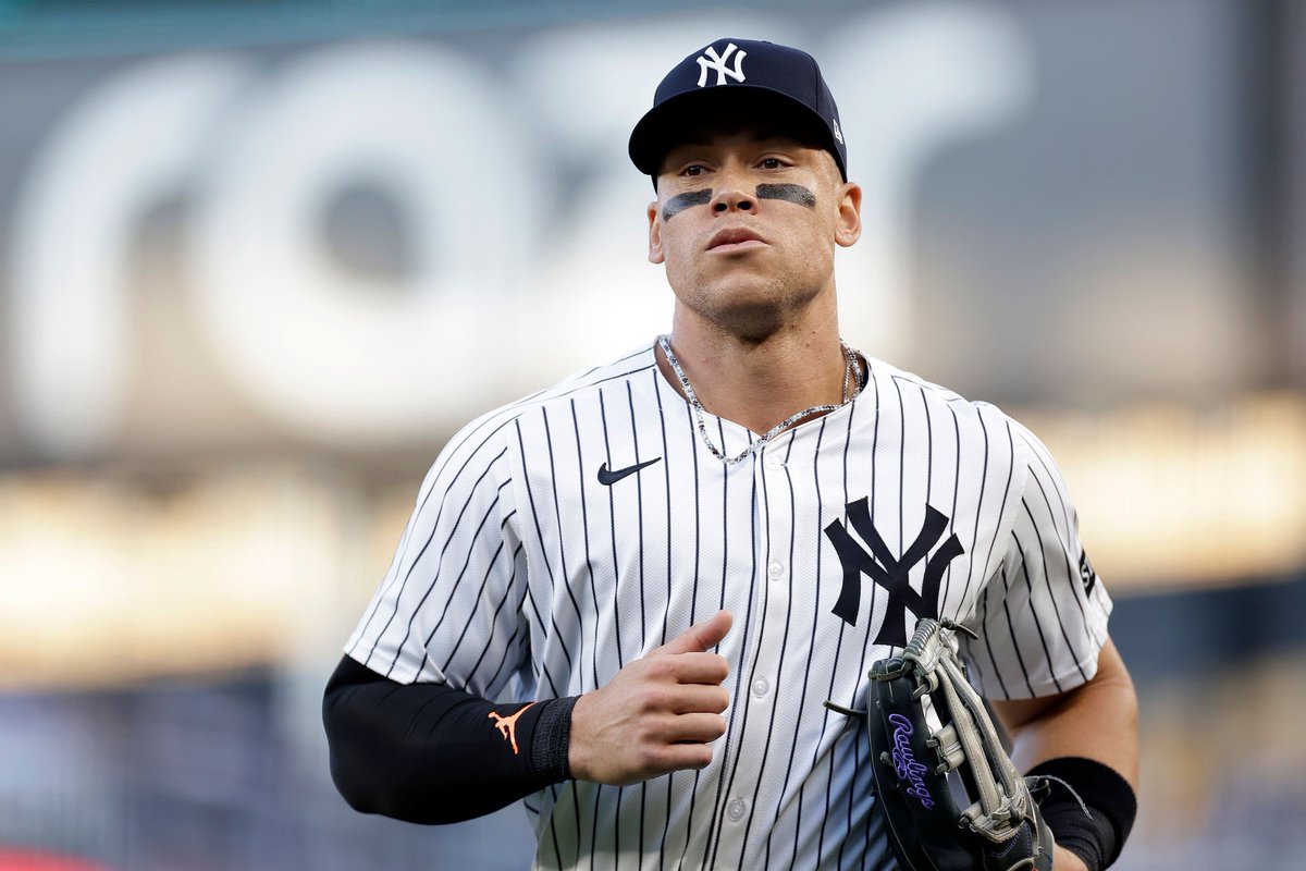 If Aaron Judge hits a HR tonight someone who retweets and is following is winning a shirt. Comment your size. Let’s go Yankees.