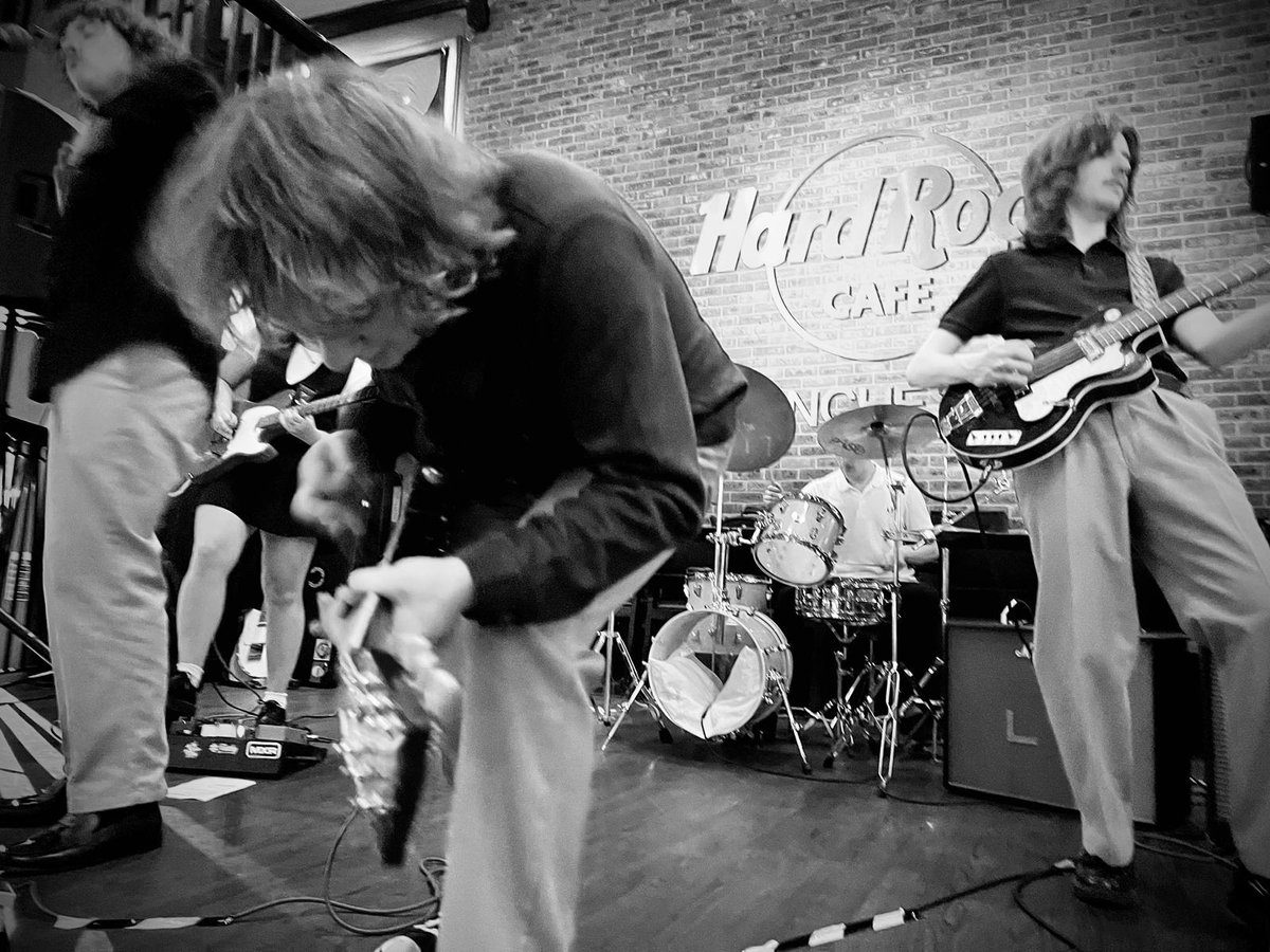 Keeping the wheels of Rock n Roll turning on Friday night at the <a href="/HardRock/">Hard Rock Cafe</a> 
I love the way people gravitate in like Bisto Kids as the <a href="/UkIdyllic/">Idyllic</a> hit their ears.
Next stop is their very own headliner, be a Bisto Kid and get on the gravy train:
seetickets.com/tour/idyllic