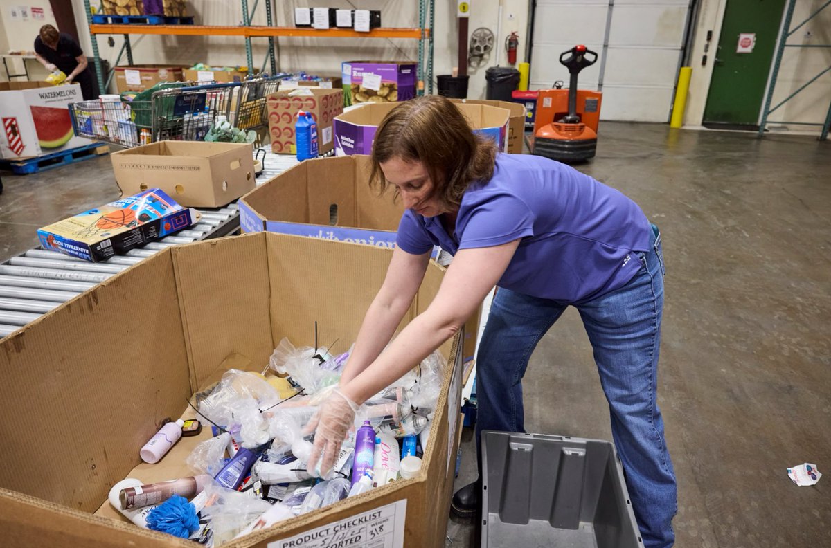 PantexPlant's tweet image. Pantex Citizenship in action! Pantexans  volunteered their time at the High Plains Food Bank helping sort  and pack food for families in the Panhandle. #PantexProud  #PantexCitizen