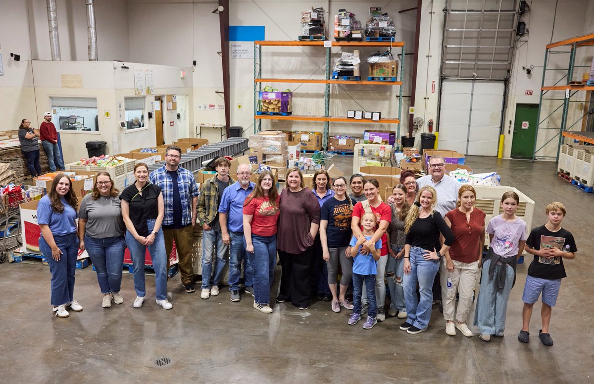 PantexPlant's tweet image. Pantex Citizenship in action! Pantexans  volunteered their time at the High Plains Food Bank helping sort  and pack food for families in the Panhandle. #PantexProud  #PantexCitizen