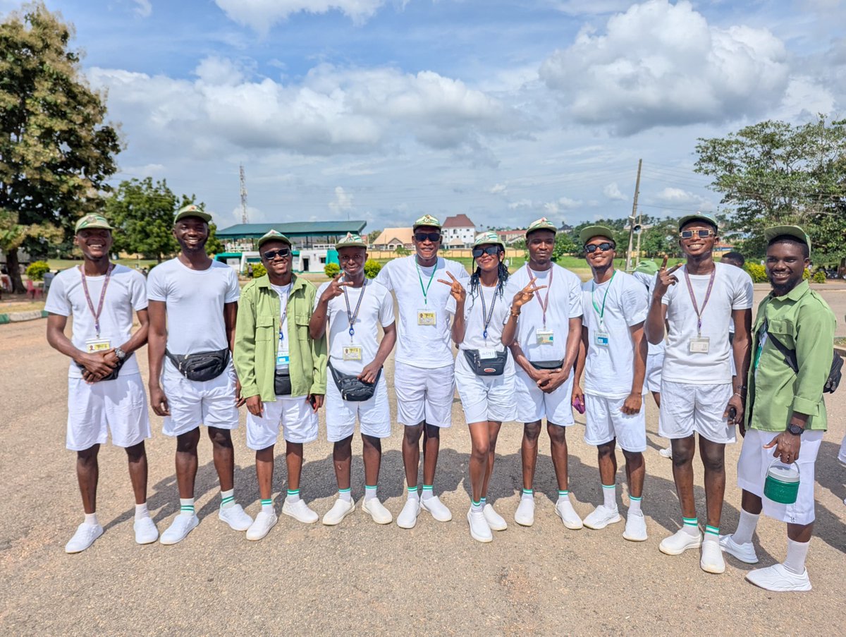 _iAmOzo's tweet photo. Slide 1: SEET,FUTA CORPS MEMBERS IN EDE, OSUN STATE.
Slide 2: FUTA CORPS MEMBER IN EDE, OSUN STATE.
Slide 3: WE DID NOT FORGET FUTA ANTHEM🎶😂
1/4 DONE IN THE BID TO SERVE 🇳🇬.
#FUTA #OsunKopa #NYSC https://t.co/8I115AlE9A