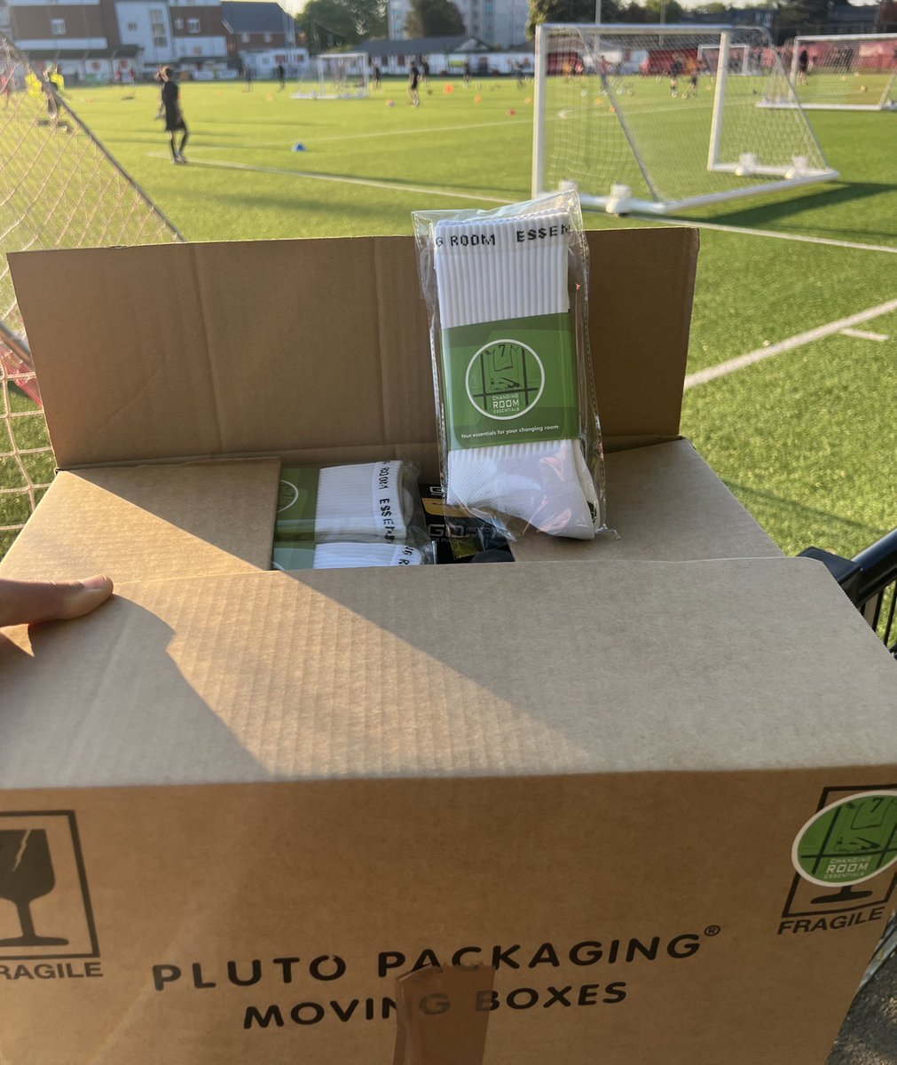 ChangingRoomEst's tweet image. Changing Room Essentials x @BowersPitseaFC
1st season working together 🙌
Supplying matchday must-haves all season:
⚡️ SIS gels
💧 Hydration
🩹 Wrapping Tapes
🧦 BRAND NEW C.R.E v2 grip socks
Save your club time & money.
we work with any budget 💼
DM us to get started ✉️