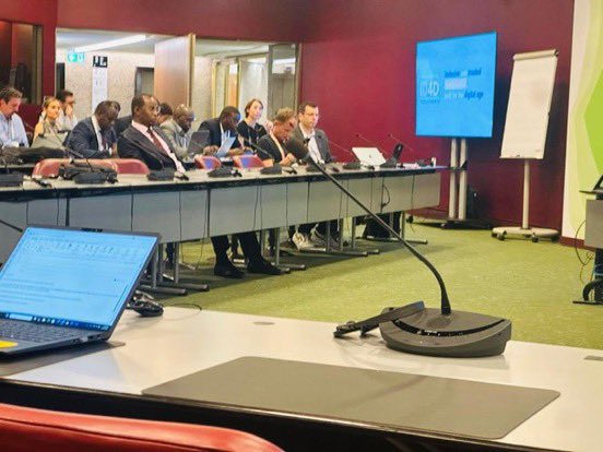 jamila_khadar's tweet image. 🆔 Somalia in the spotlight!
DG @AbdiwaliAbdulle presents Somalia’s progress in secure, inclusive digital ID systems at the 7th #OpenWallet Forum — advancing global trust and tech collaboration.
#Somalia #DigitalID #Innovation #TechForGood