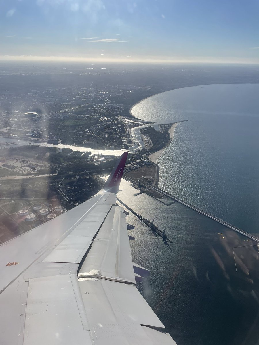 MachaMallow_'s tweet image. Poland, I’m inside you 🫡
