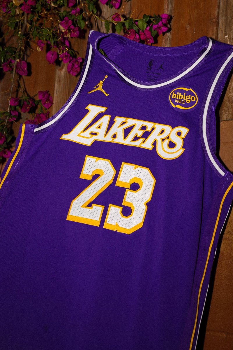 LakersNation's tweet photo. Lakers updated their Statement Edition jersey 

Thoughts on the new design? 👀 🔥 https://t.co/7RqBBVupFp