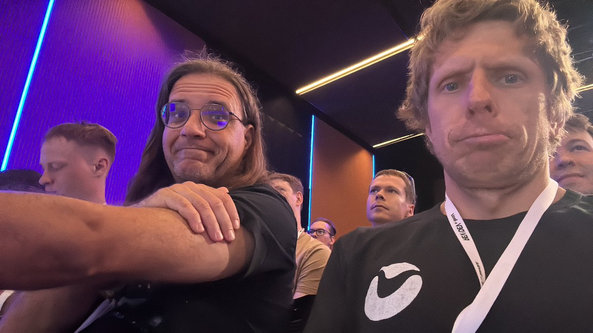 gutek's tweet image. To robimy rostra #java z mocną grupą #dotnet 

#revdev