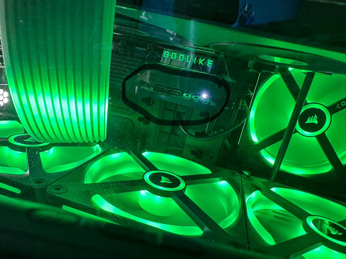 SBWDNT's tweet photo. @msigaming is there any chance I can get a replacement little bit of plastic for my motherboard? https://t.co/BFg2OCjnID