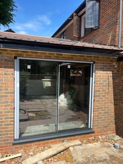 Fantastic installation last week by Matt and Sid of aluminium slimline sliding doors at a new extension in Earley, Reading. For a free, no-obligation quote, shorturl.at/B79ic