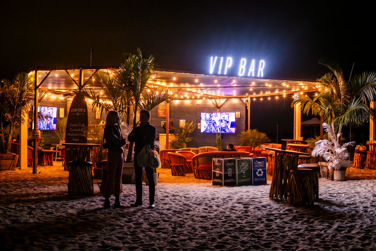 TheOhanaFest's tweet image. You didn’t miss out… yet 👀 VIP is officially sold out, except through our exclusive hotel packages 🏨
Lock in a 4-night stay, two 3-Day VIP tickets, shuttle transportation, exclusive merch & more, all in one bundle. Limited availability. Book now at ohanafest25.100xhospitality.com