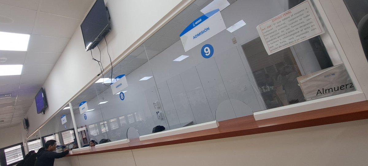 tunegrita91's tweet photo. Pésima atención en IESS d Machala. Se madrugada a coger un turno para recién agendar una cita medica y solo 2 ventanillas y se puede sacar 2 citas. Que pasa con aquellas madres que tenemos 3 hijos y debemos volver a madrugar otro día para sacar cita. @IESSec  @DanielNoboaOk https://t.co/HVkyzIVkTe