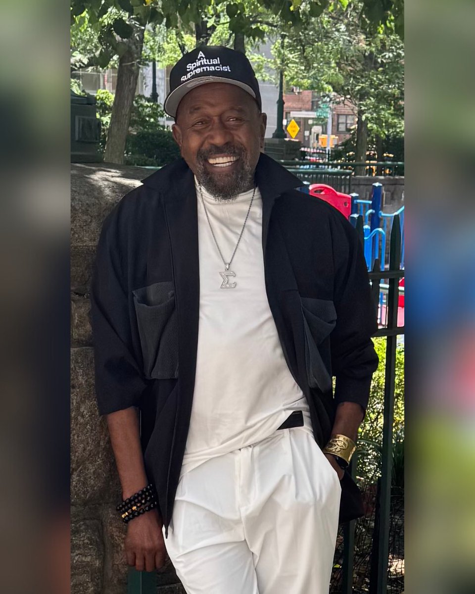 BenVereen's tweet image. Wearing my hat just to say I’m all in on LOVE and to claim this word in the name of LOVE 💜🌍🙏🏾
Light over fear. Soul over ego. Unity over division. Can we reclaim words that are meant for fear and replace them with peace, love, and joy? Got any ideas? Drop yours below. 💫✌🏾