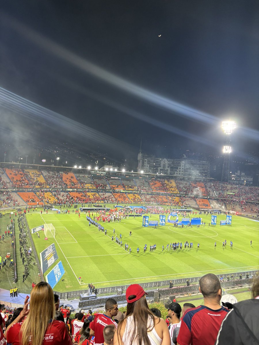 SantiagoCast18's tweet photo. @JulianGarM Bonita ? Estuve ayer en el Atanasio y Oriental nos cogieron a puños y palos. Hasta hoy lo de la supuesta cultura futbolera en Medellín. https://t.co/gxUQSYjUXr